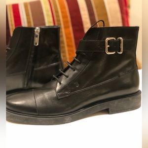 Tod’s lace up ankle boots